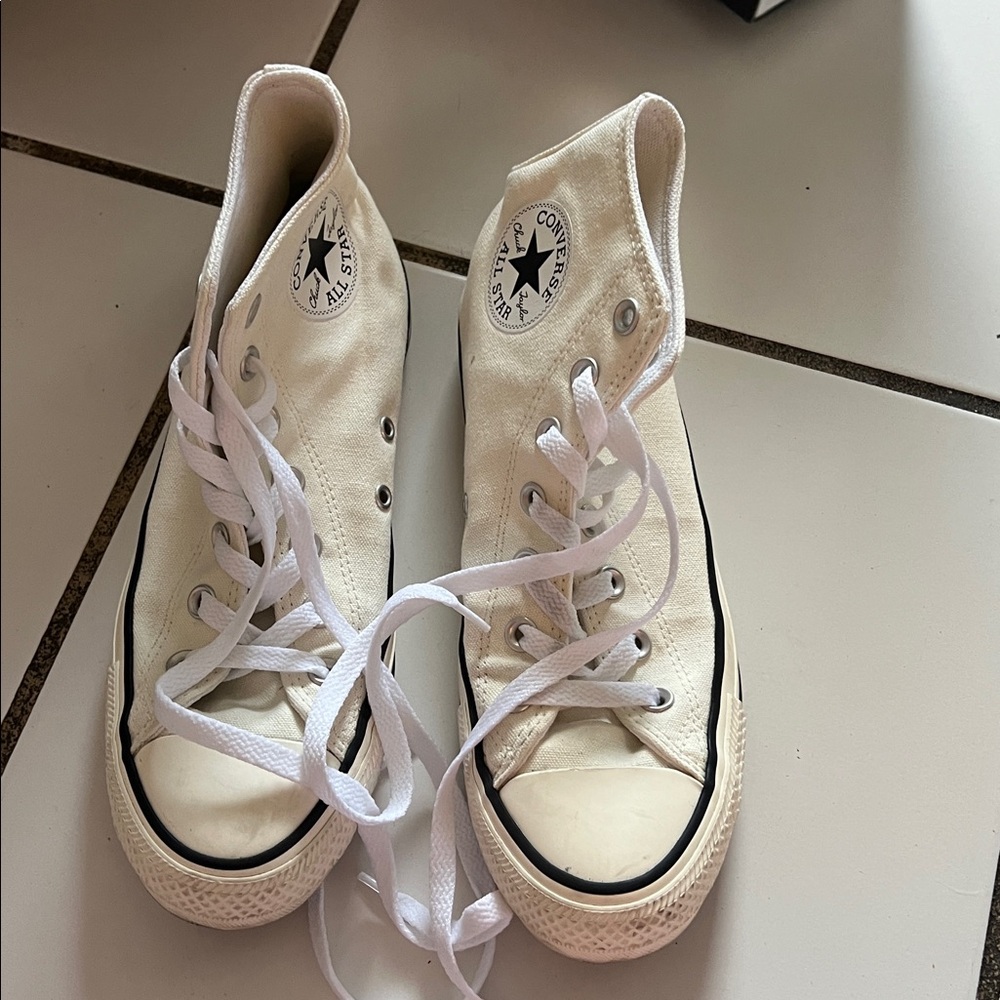Converse Cream High Tops with red embroidered hearts - Picture 7 of 9
